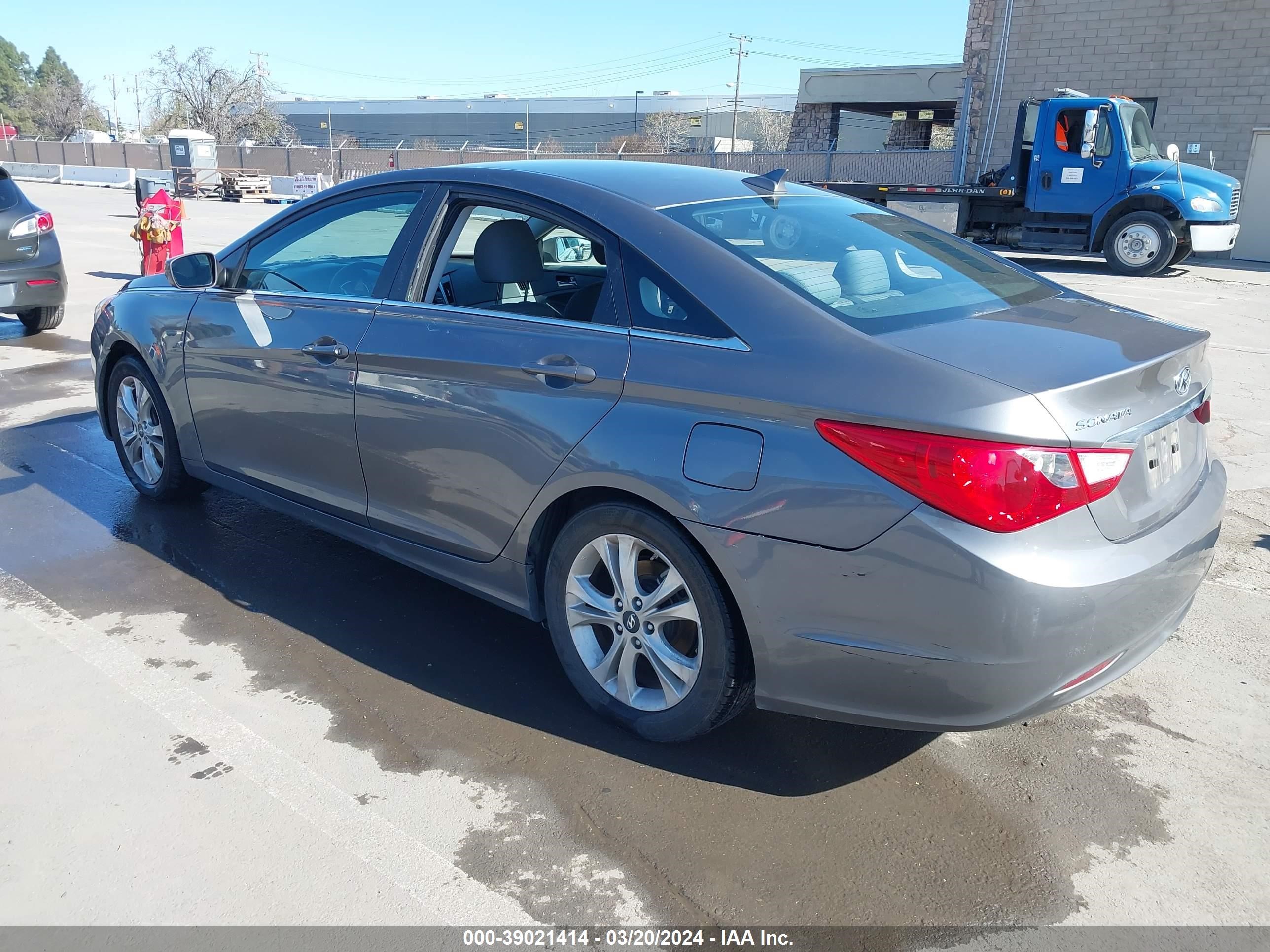 Photo 2 VIN: 5NPEB4AC7BH041943 - HYUNDAI SONATA 