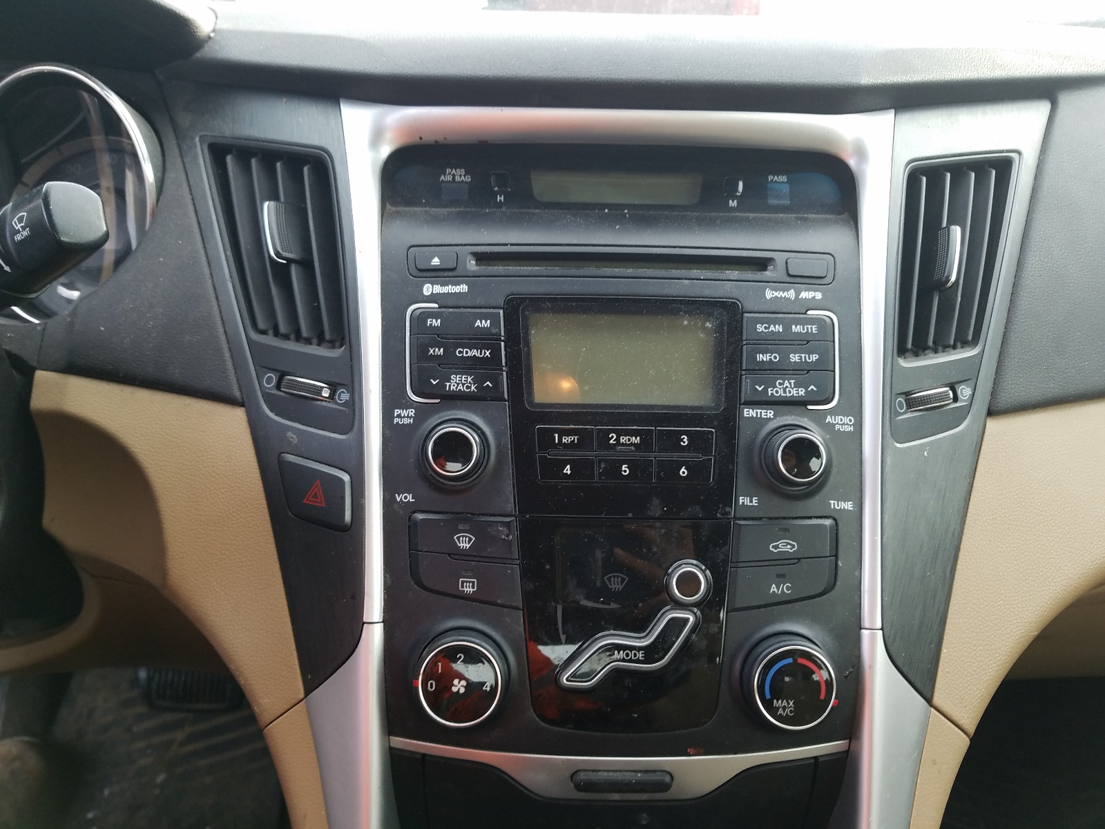 Photo 8 VIN: 5NPEB4AC7BH048200 - HYUNDAI SONATA GLS 