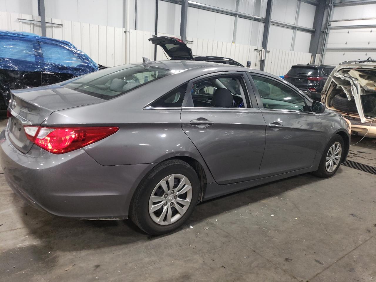 Photo 2 VIN: 5NPEB4AC7BH052375 - HYUNDAI SONATA 