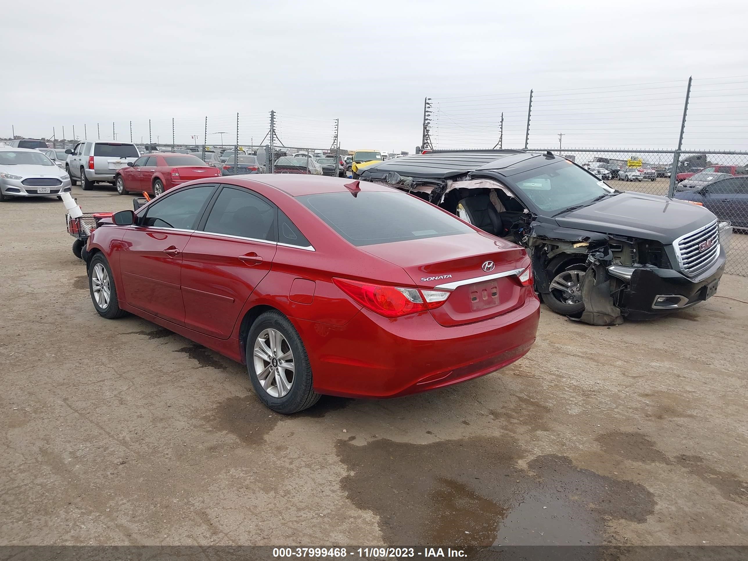 Photo 2 VIN: 5NPEB4AC7BH100506 - HYUNDAI SONATA 