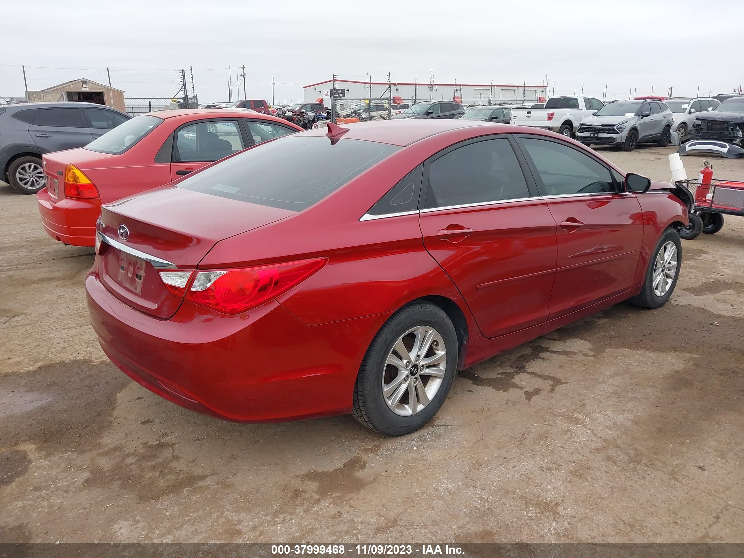 Photo 3 VIN: 5NPEB4AC7BH100506 - HYUNDAI SONATA 