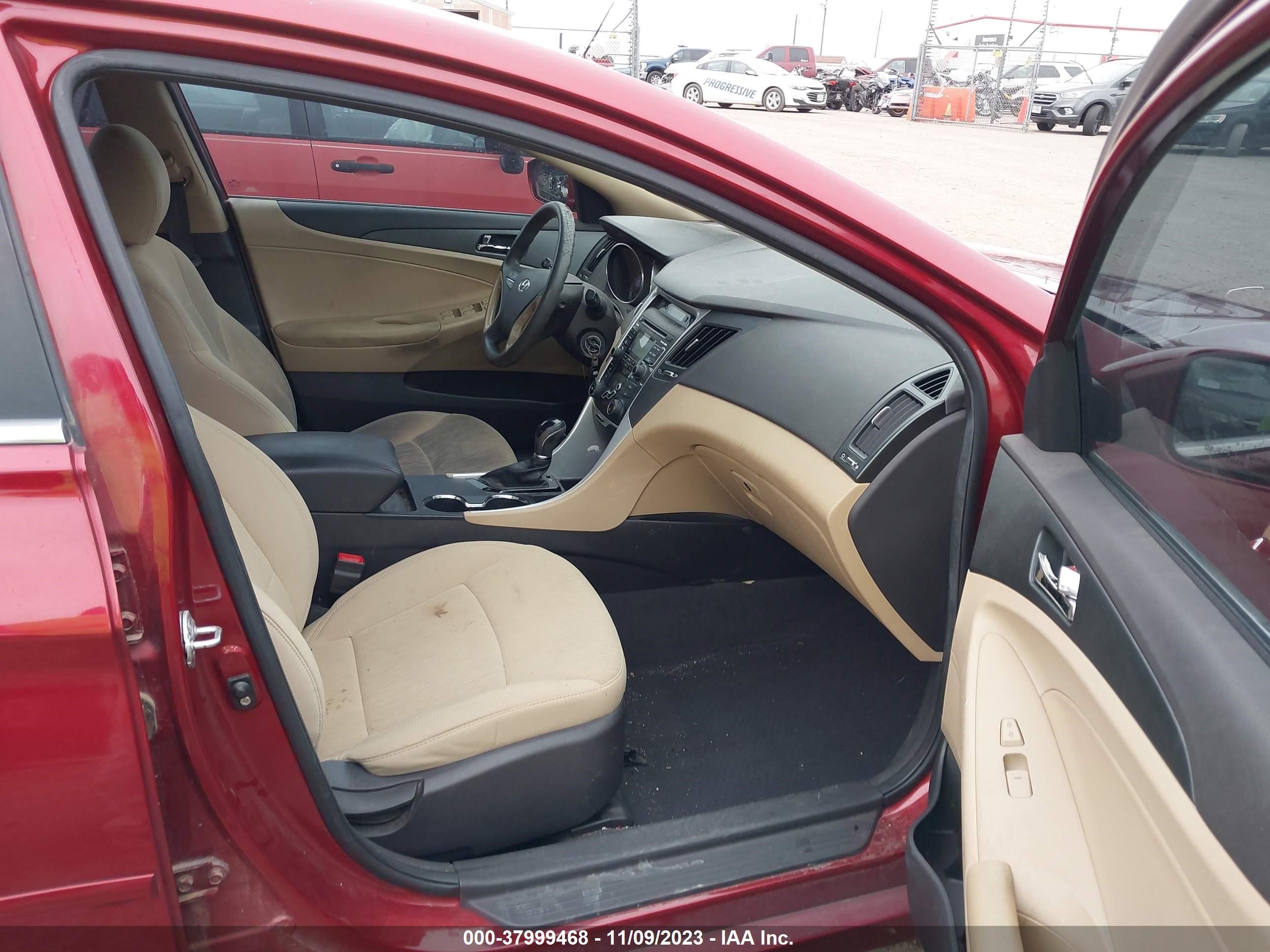 Photo 4 VIN: 5NPEB4AC7BH100506 - HYUNDAI SONATA 