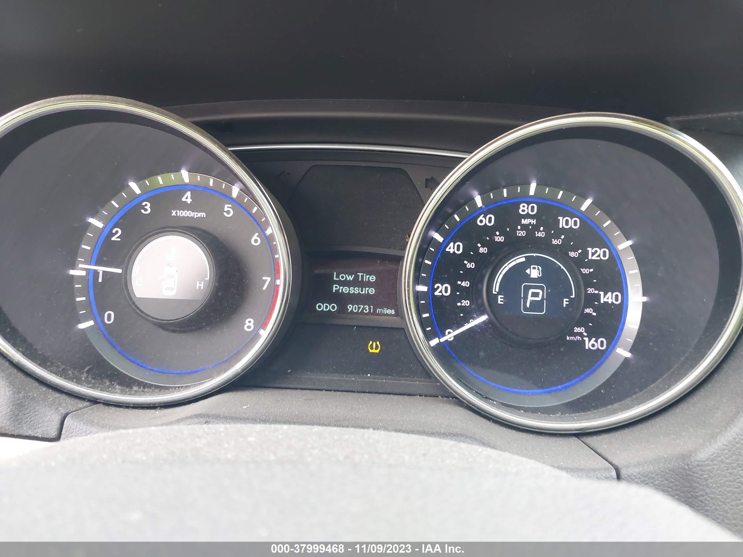 Photo 6 VIN: 5NPEB4AC7BH100506 - HYUNDAI SONATA 