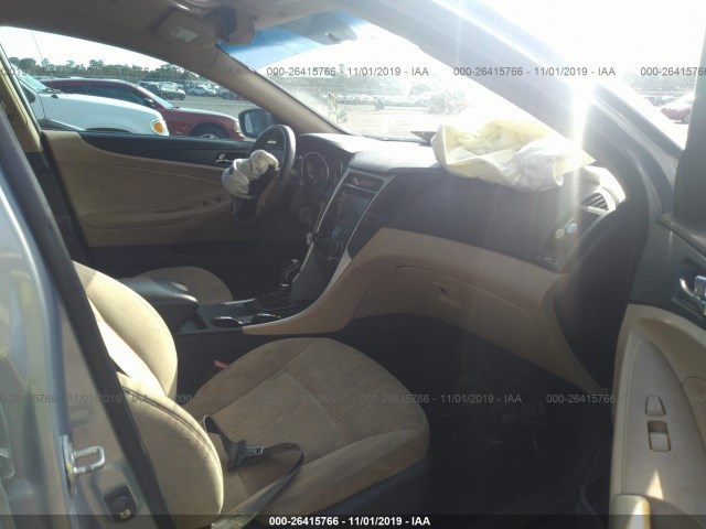 Photo 4 VIN: 5NPEB4AC7BH136129 - HYUNDAI SONATA 