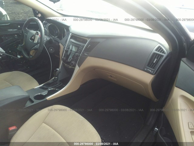 Photo 4 VIN: 5NPEB4AC7CH380980 - HYUNDAI SONATA 