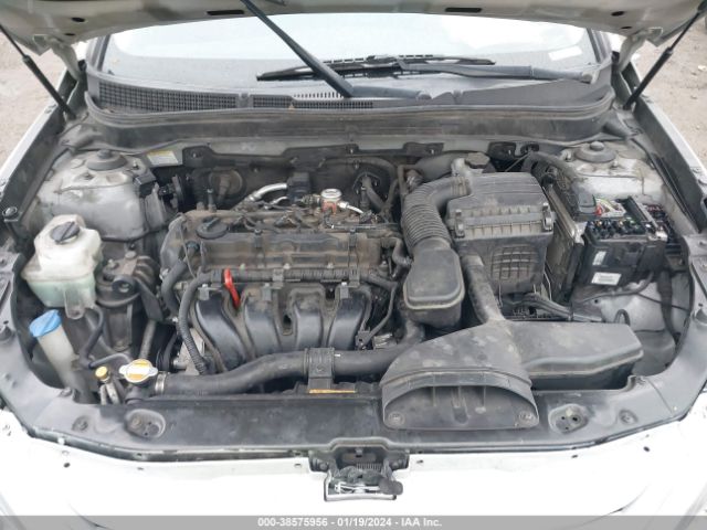 Photo 9 VIN: 5NPEB4AC7CH389484 - HYUNDAI SONATA 