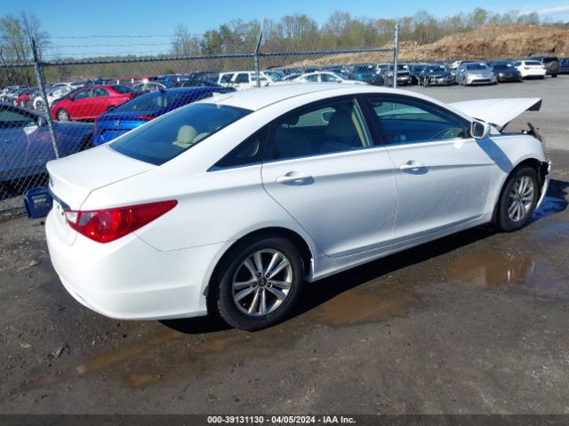 Photo 3 VIN: 5NPEB4AC7CH391834 - HYUNDAI SONATA 