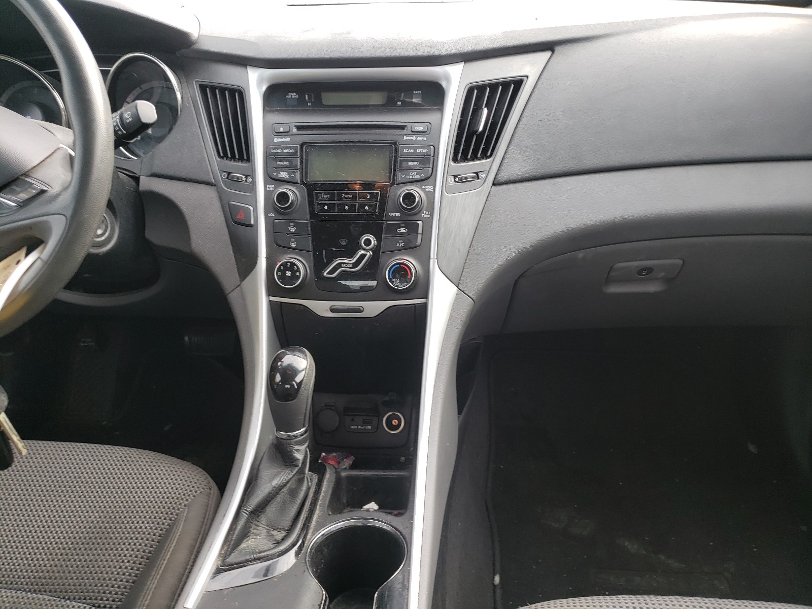 Photo 8 VIN: 5NPEB4AC7CH396869 - HYUNDAI SONATA GLS 