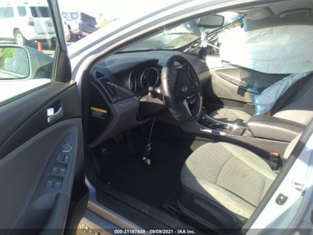 Photo 4 VIN: 5NPEB4AC7CH450901 - HYUNDAI SONATA 