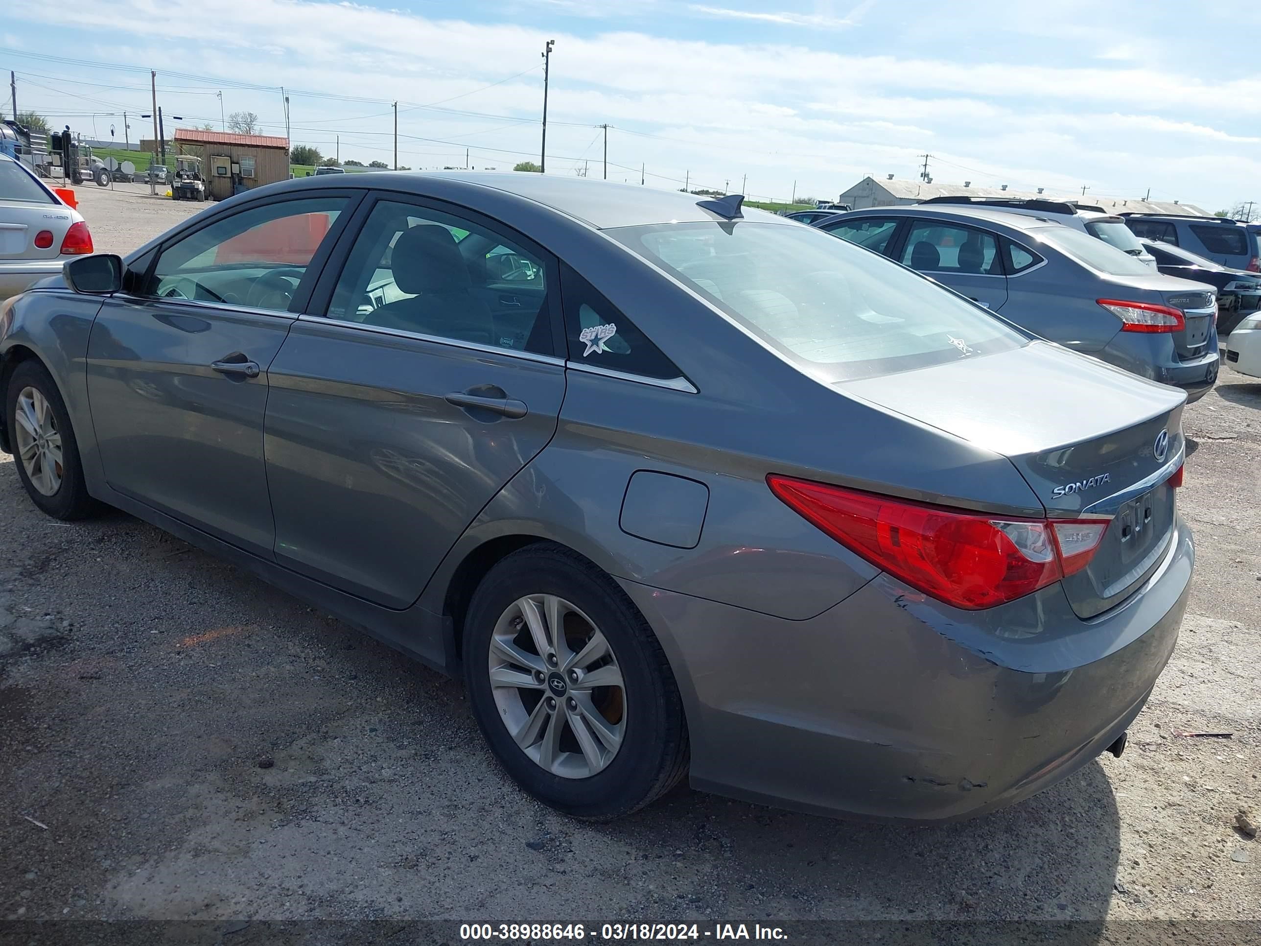 Photo 2 VIN: 5NPEB4AC7DH556377 - HYUNDAI SONATA 