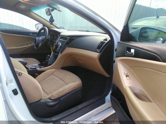 Photo 4 VIN: 5NPEB4AC7DH570411 - HYUNDAI SONATA 