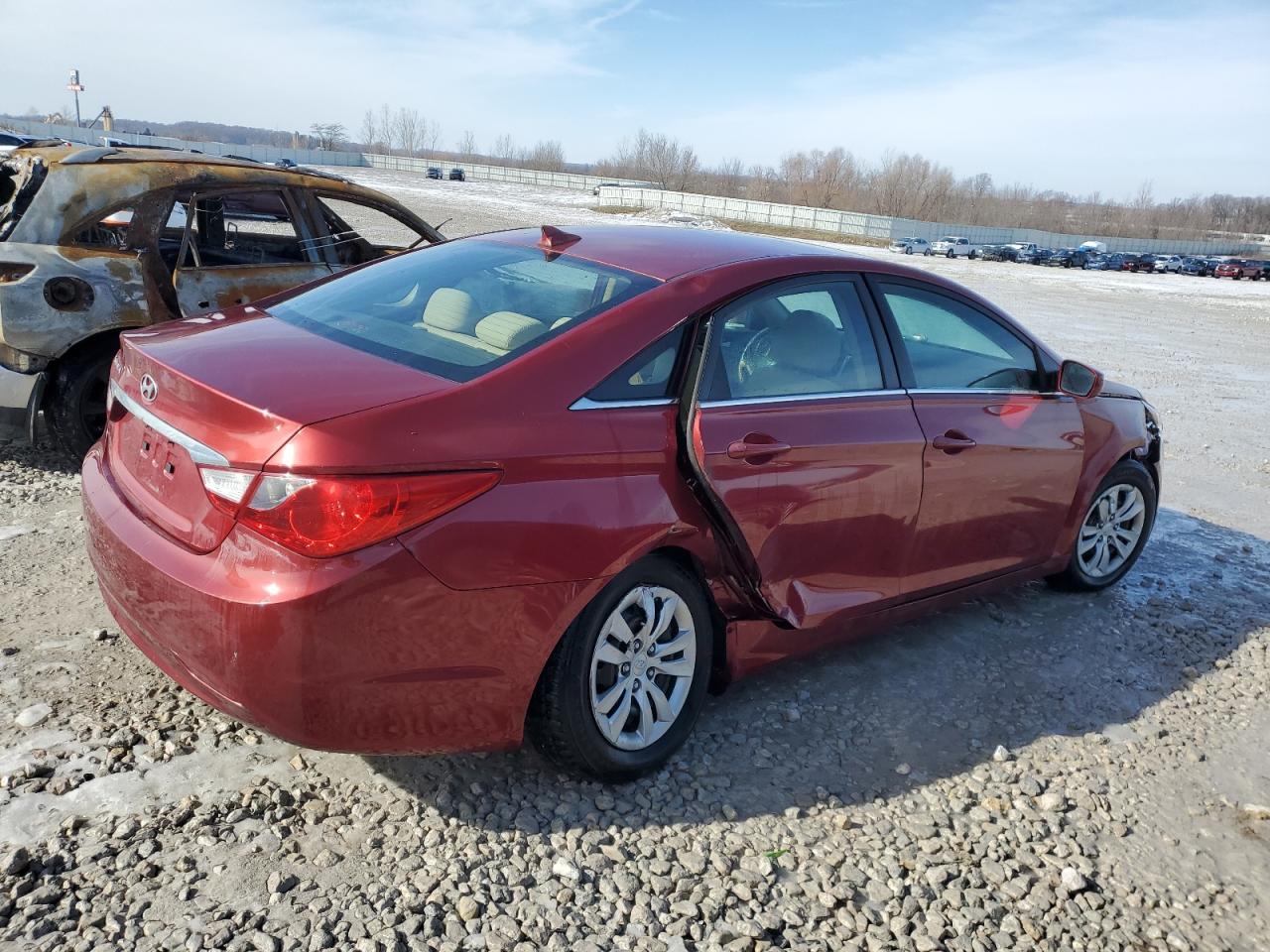 Photo 2 VIN: 5NPEB4AC7DH581117 - HYUNDAI SONATA 