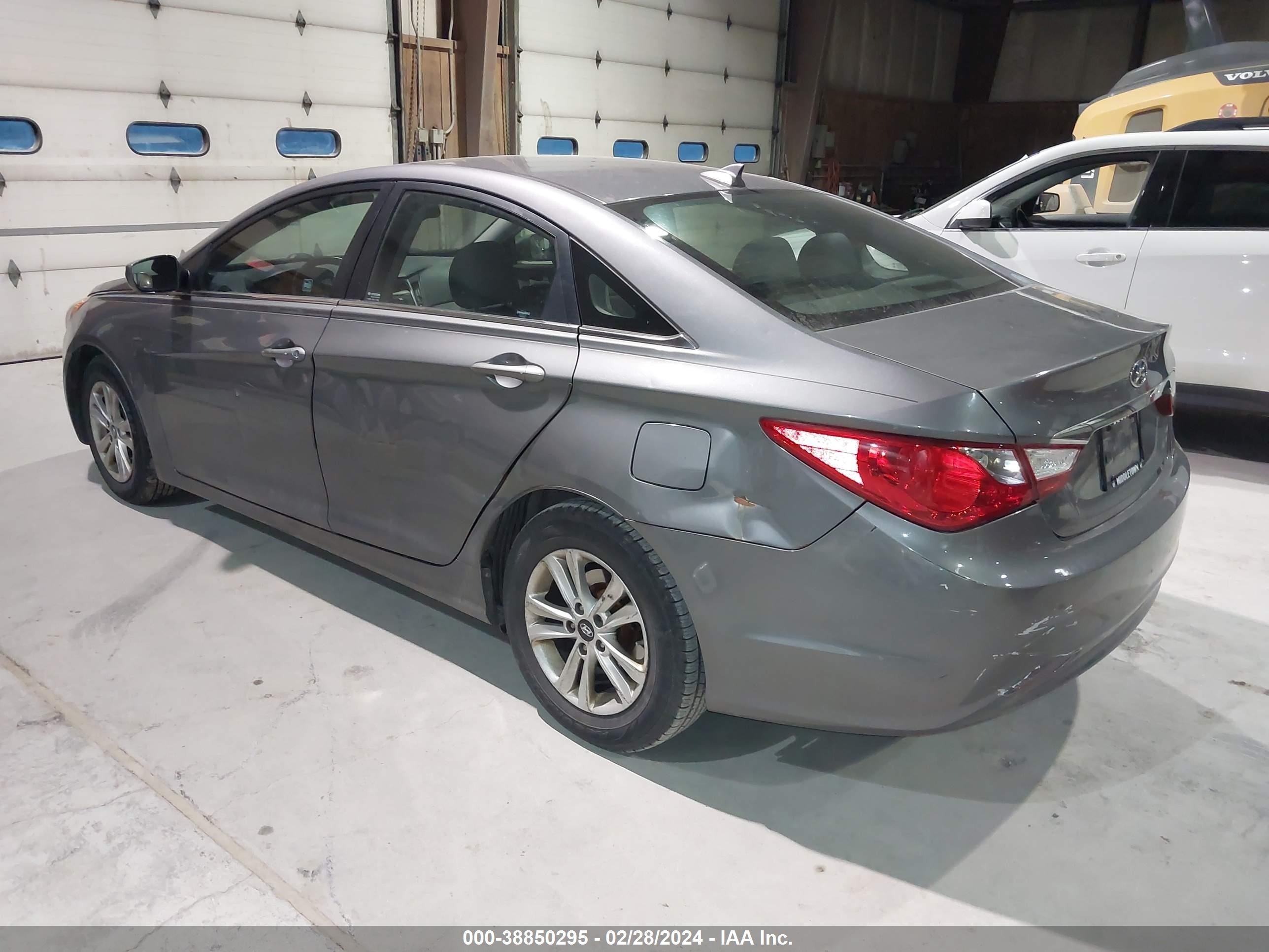 Photo 2 VIN: 5NPEB4AC7DH656141 - HYUNDAI SONATA 