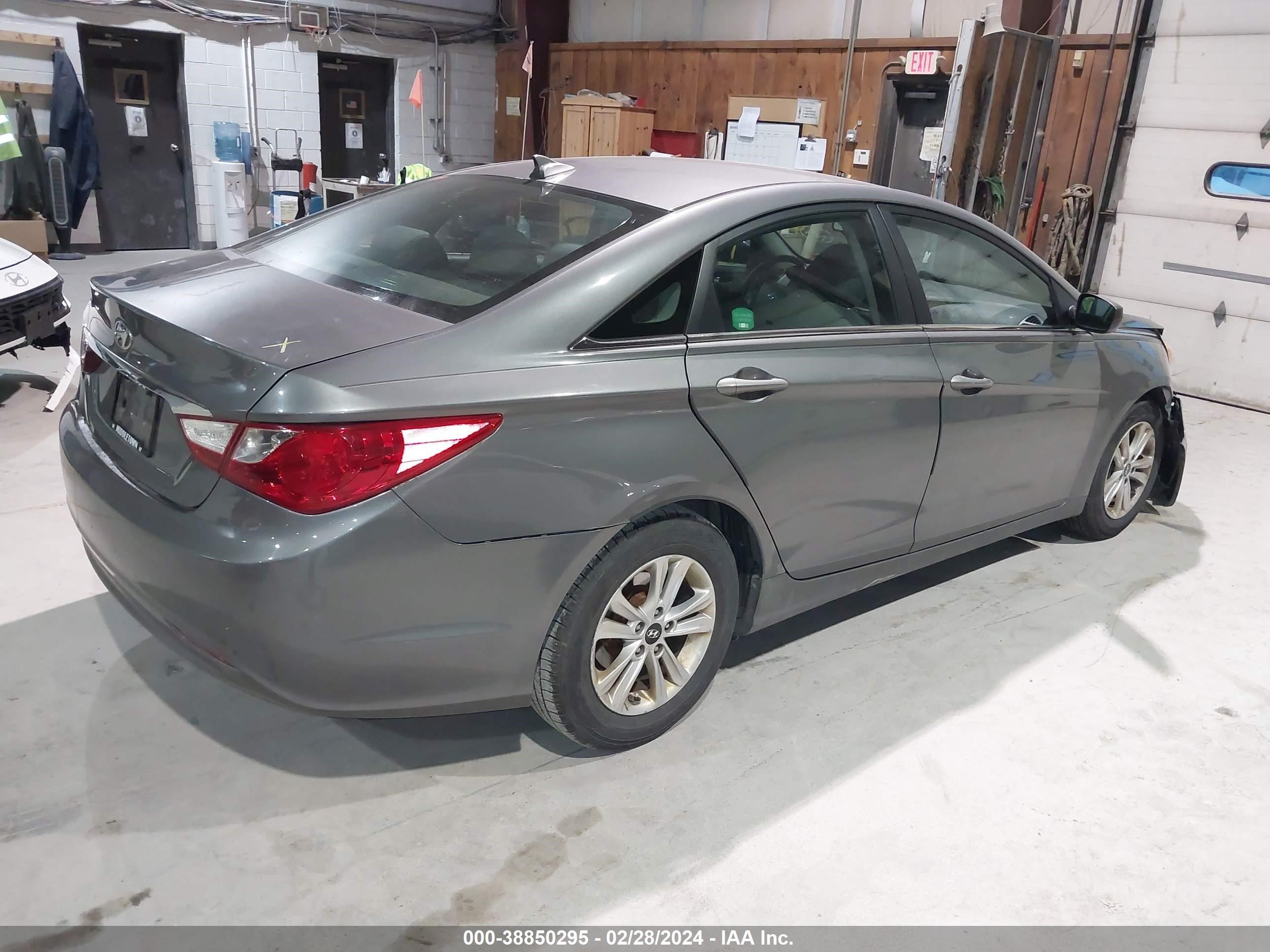 Photo 3 VIN: 5NPEB4AC7DH656141 - HYUNDAI SONATA 