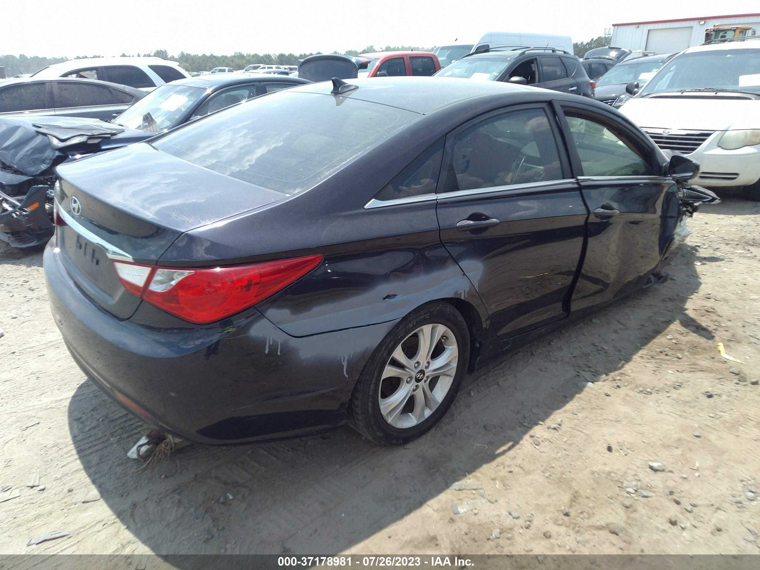 Photo 3 VIN: 5NPEB4AC8BH054040 - HYUNDAI SONATA 