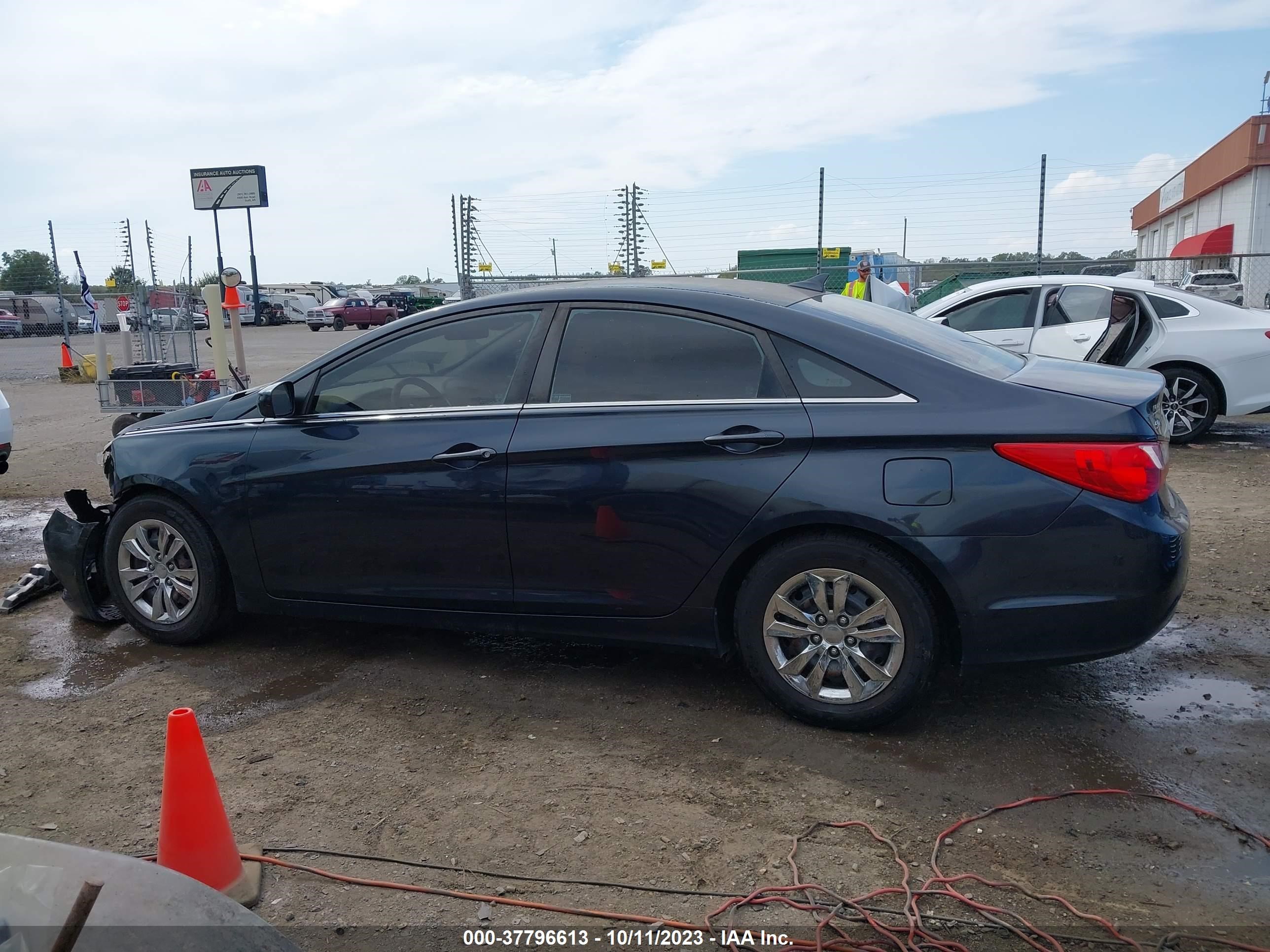 Photo 13 VIN: 5NPEB4AC8BH285911 - HYUNDAI SONATA 