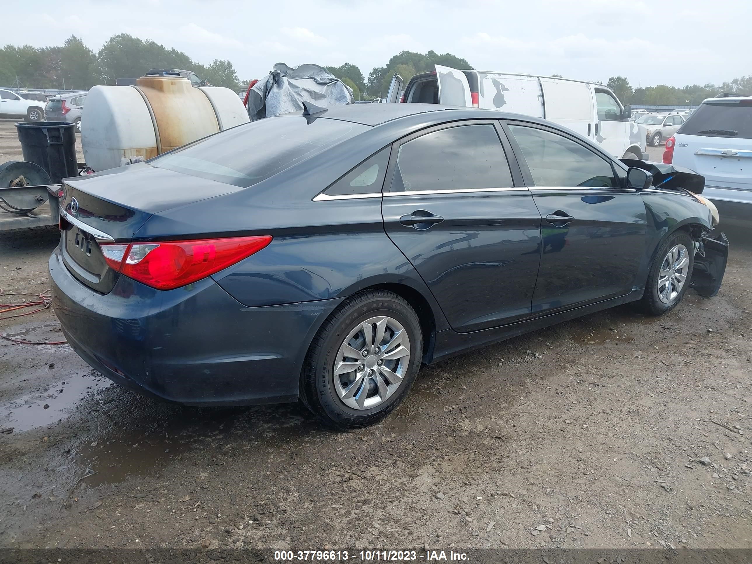 Photo 3 VIN: 5NPEB4AC8BH285911 - HYUNDAI SONATA 