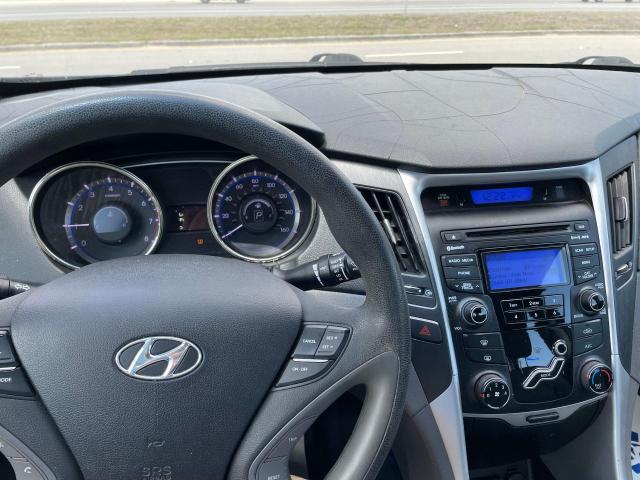 Photo 8 VIN: 5NPEB4AC8CH318259 - HYUNDAI SONATA GLS 