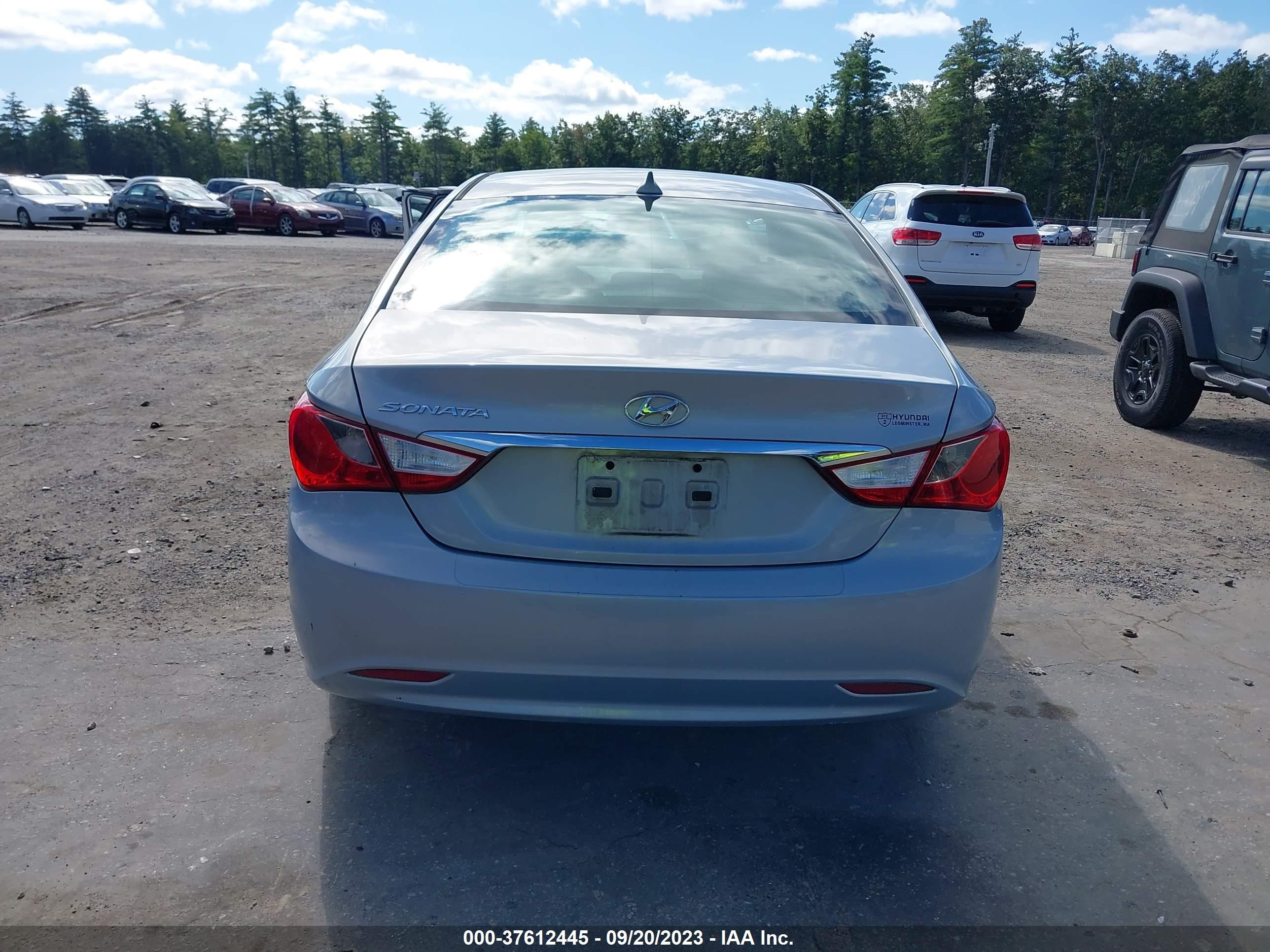 Photo 11 VIN: 5NPEB4AC8CH350225 - HYUNDAI SONATA 