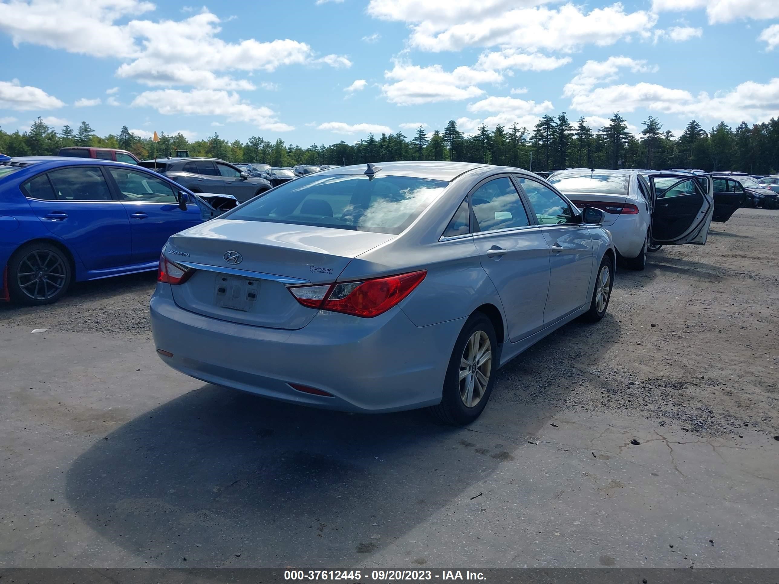 Photo 3 VIN: 5NPEB4AC8CH350225 - HYUNDAI SONATA 