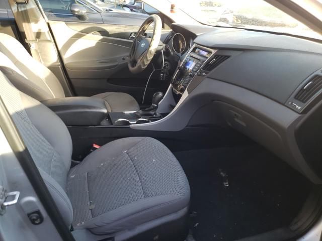 Photo 4 VIN: 5NPEB4AC8CH357661 - HYUNDAI SONATA GLS 