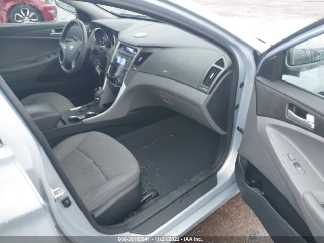 Photo 4 VIN: 5NPEB4AC8CH373441 - HYUNDAI SONATA 