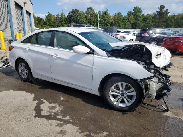 Photo 3 VIN: 5NPEB4AC8CH457923 - HYUNDAI SONATA GLS 