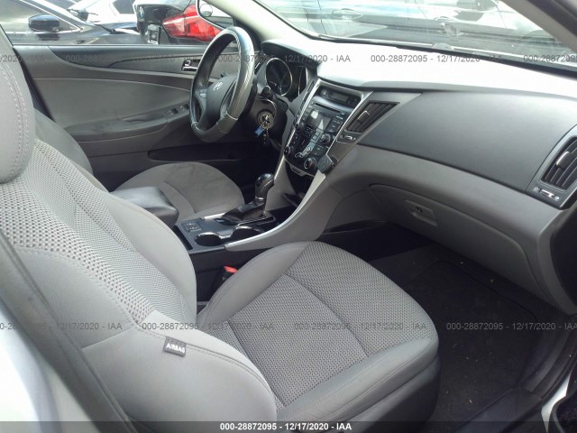 Photo 4 VIN: 5NPEB4AC8DH520827 - HYUNDAI SONATA 