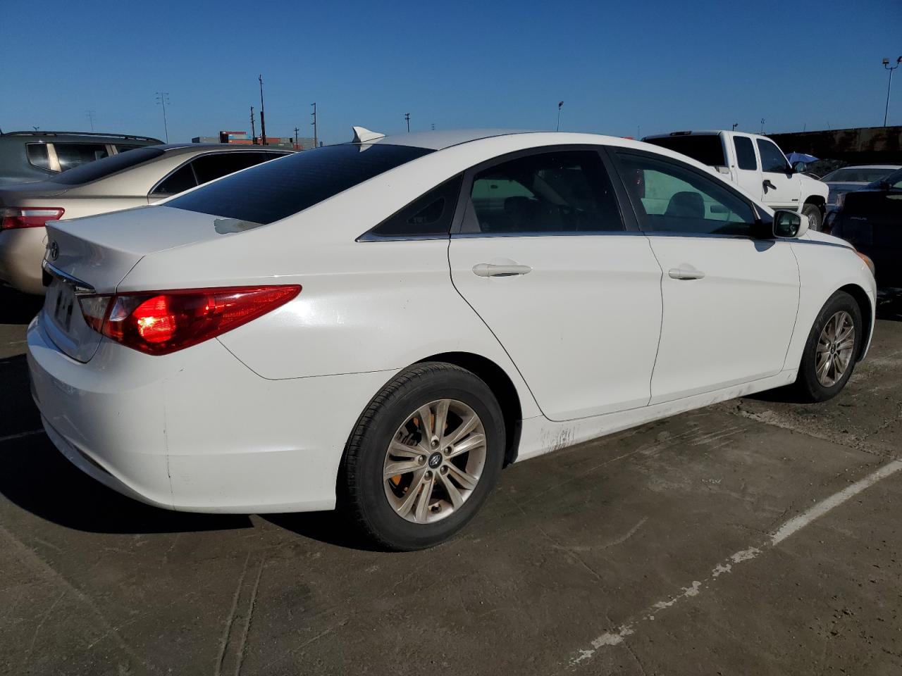 Photo 2 VIN: 5NPEB4AC8DH695451 - HYUNDAI SONATA 