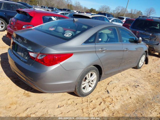 Photo 3 VIN: 5NPEB4AC8DH696714 - HYUNDAI SONATA 