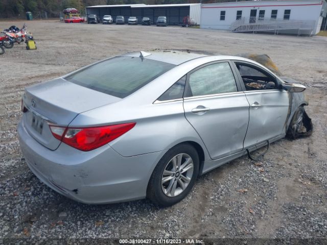 Photo 3 VIN: 5NPEB4AC8DH765868 - HYUNDAI SONATA 