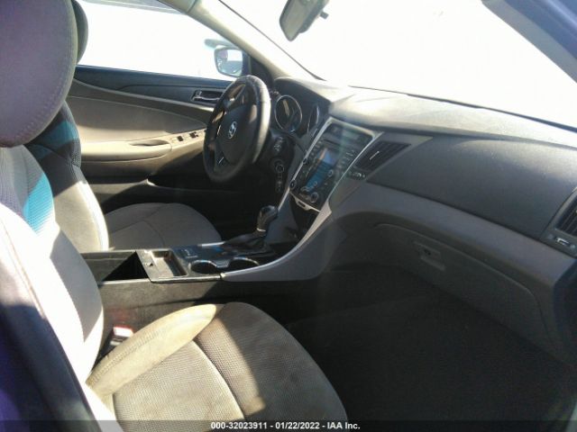 Photo 4 VIN: 5NPEB4AC8DH778460 - HYUNDAI SONATA 