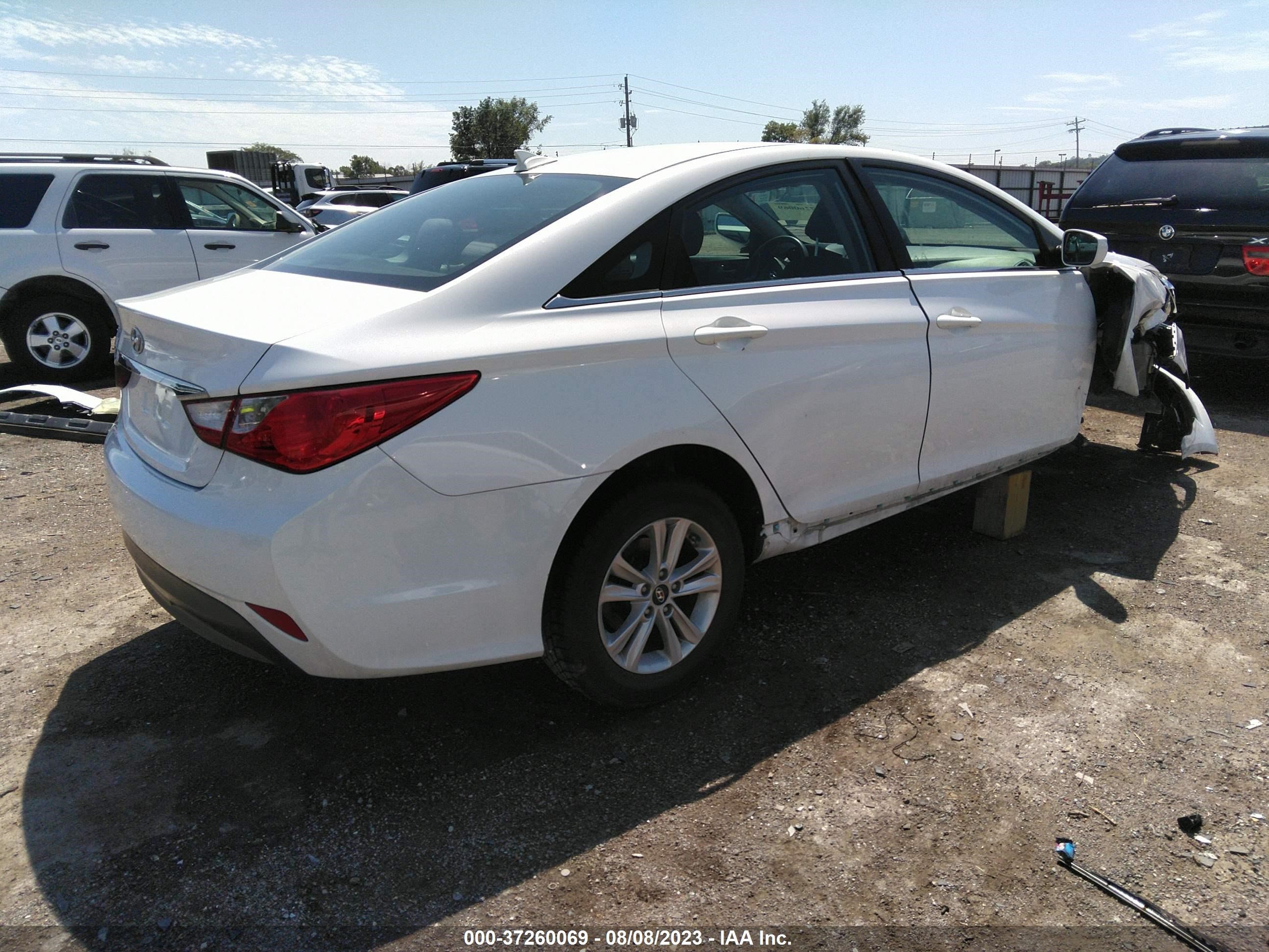 Photo 3 VIN: 5NPEB4AC8EH831045 - HYUNDAI SONATA 