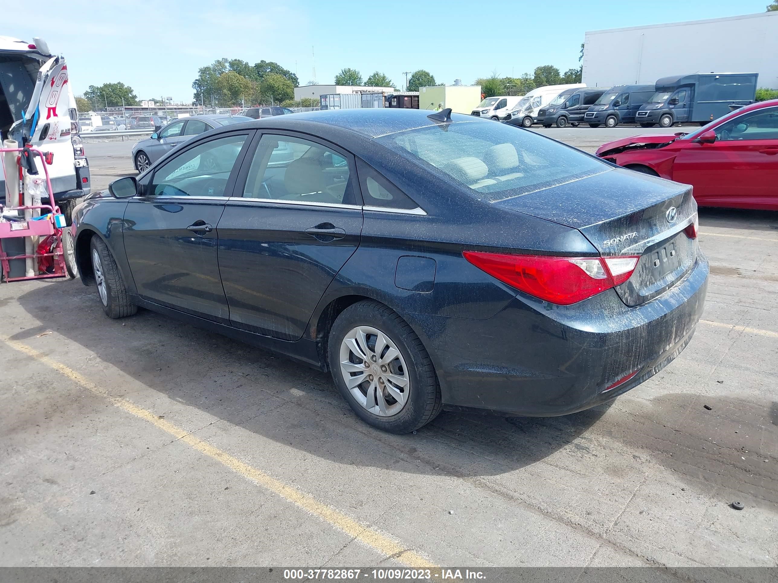 Photo 2 VIN: 5NPEB4AC9BH003243 - HYUNDAI SONATA 