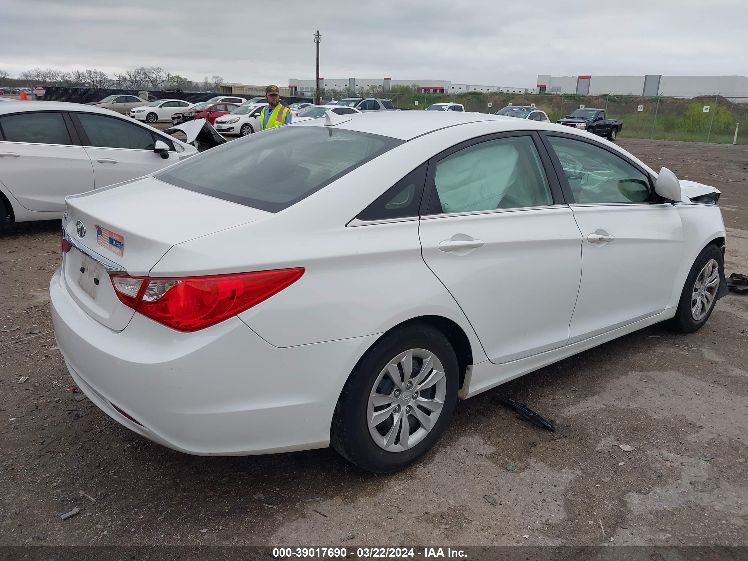 Photo 3 VIN: 5NPEB4AC9BH207637 - HYUNDAI SONATA 