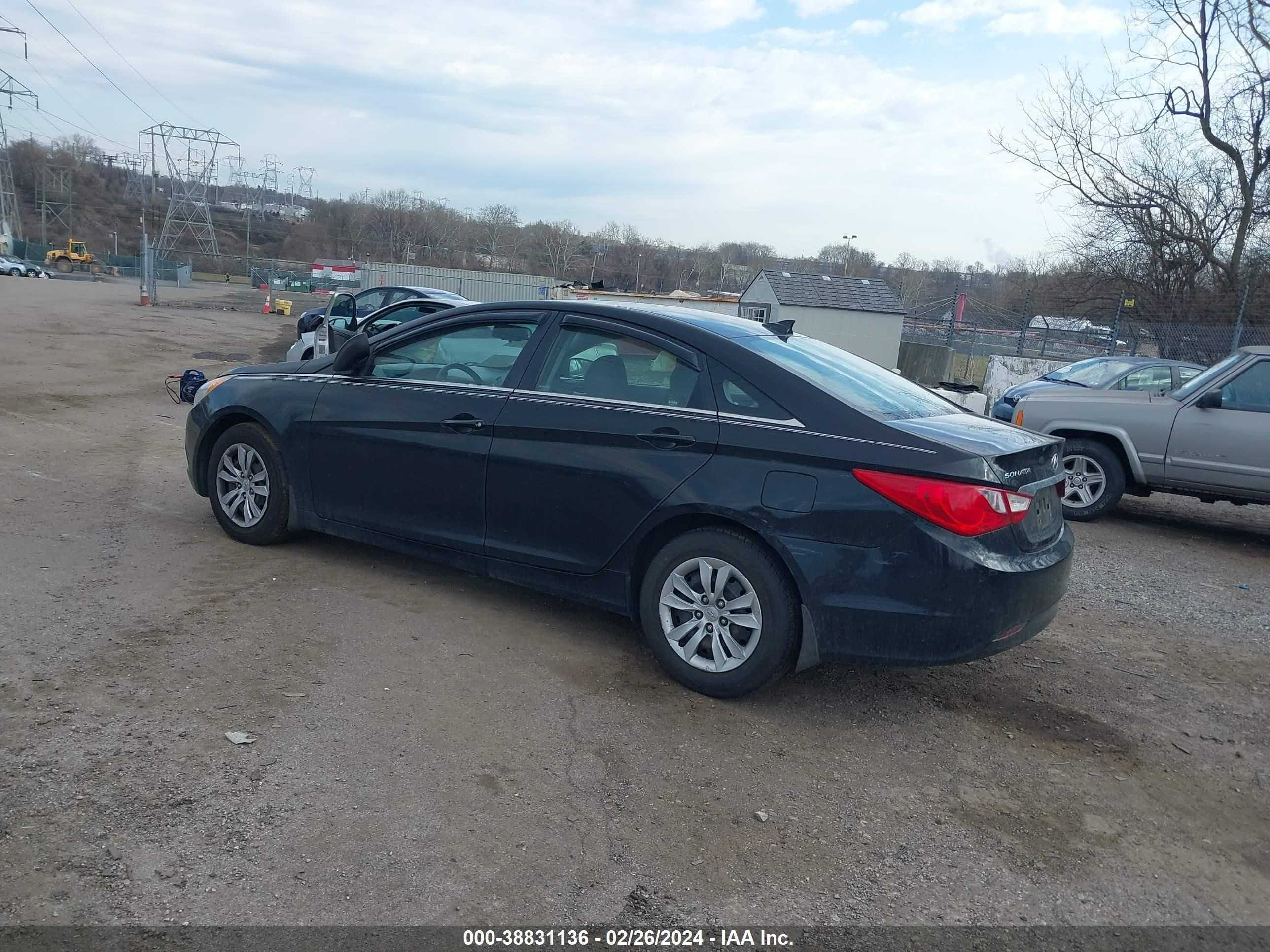 Photo 2 VIN: 5NPEB4AC9CH445473 - HYUNDAI SONATA 