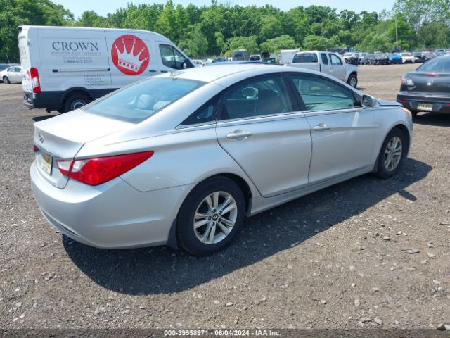 Photo 3 VIN: 5NPEB4AC9CH495919 - HYUNDAI SONATA 