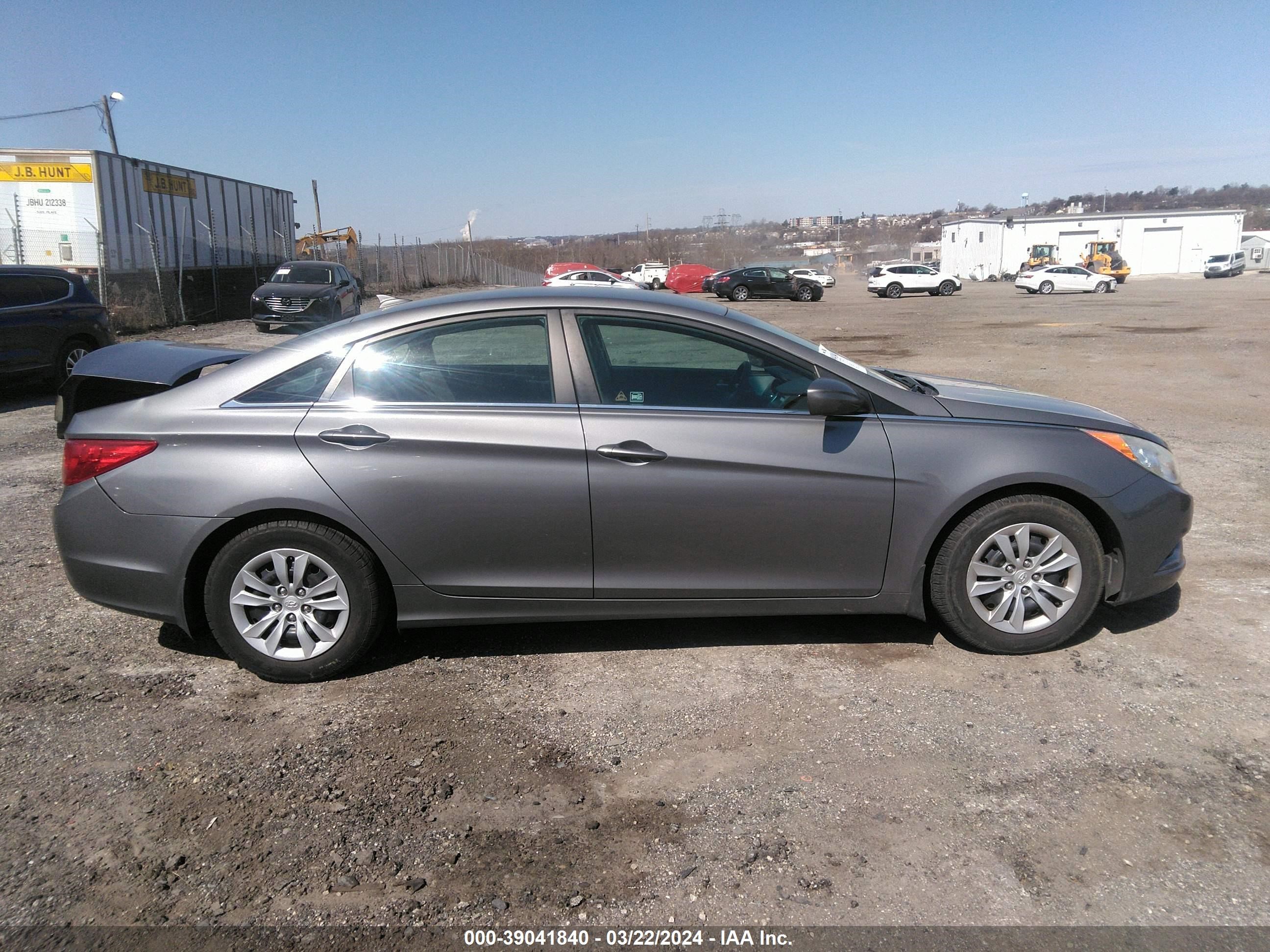 Photo 12 VIN: 5NPEB4AC9DH520528 - HYUNDAI SONATA 