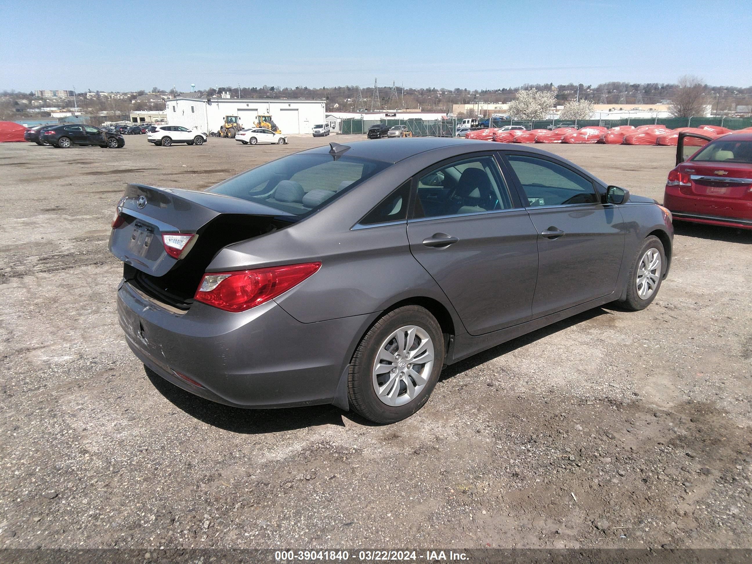 Photo 3 VIN: 5NPEB4AC9DH520528 - HYUNDAI SONATA 