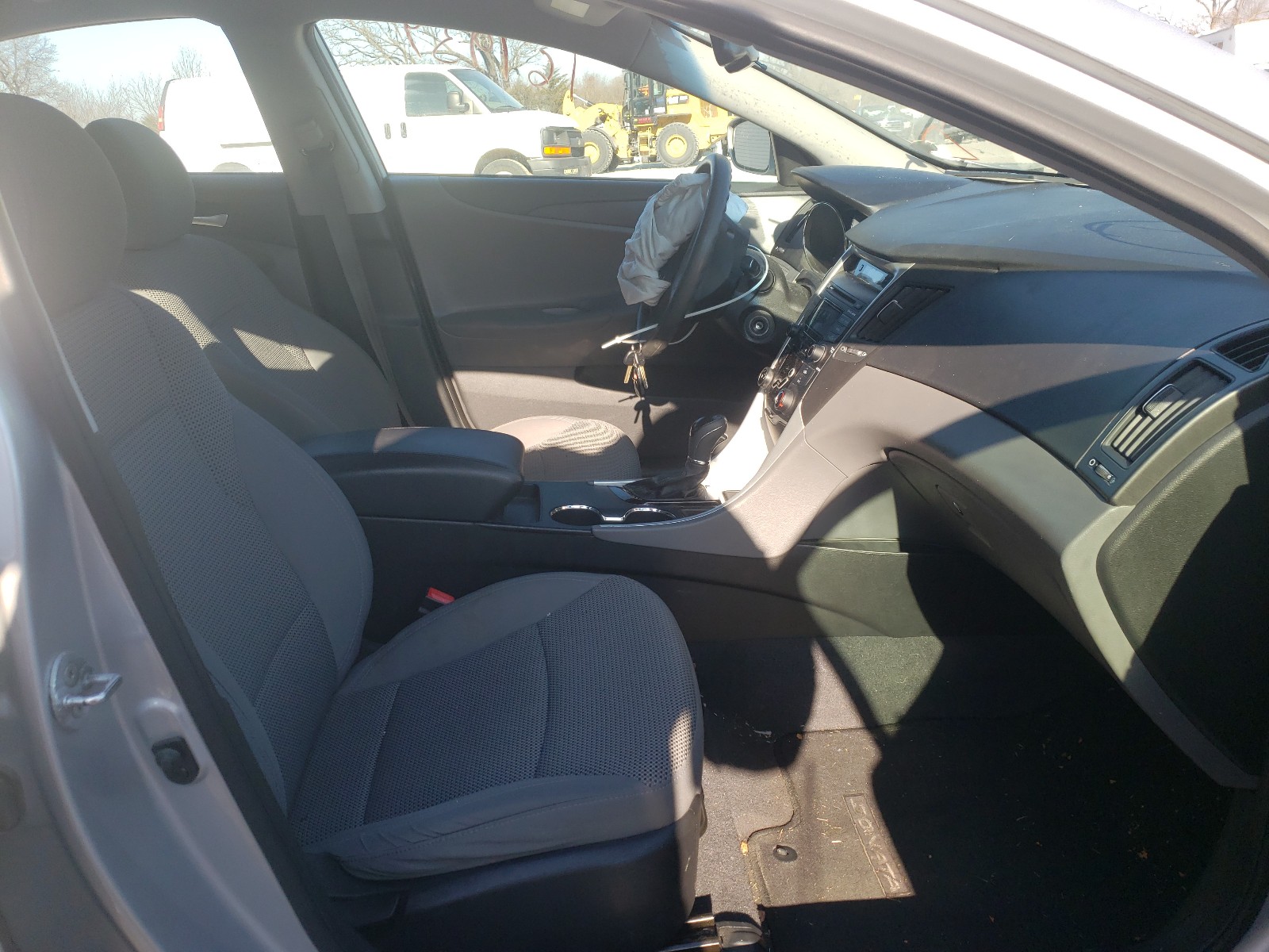 Photo 4 VIN: 5NPEB4AC9DH526913 - HYUNDAI SONATA GLS 