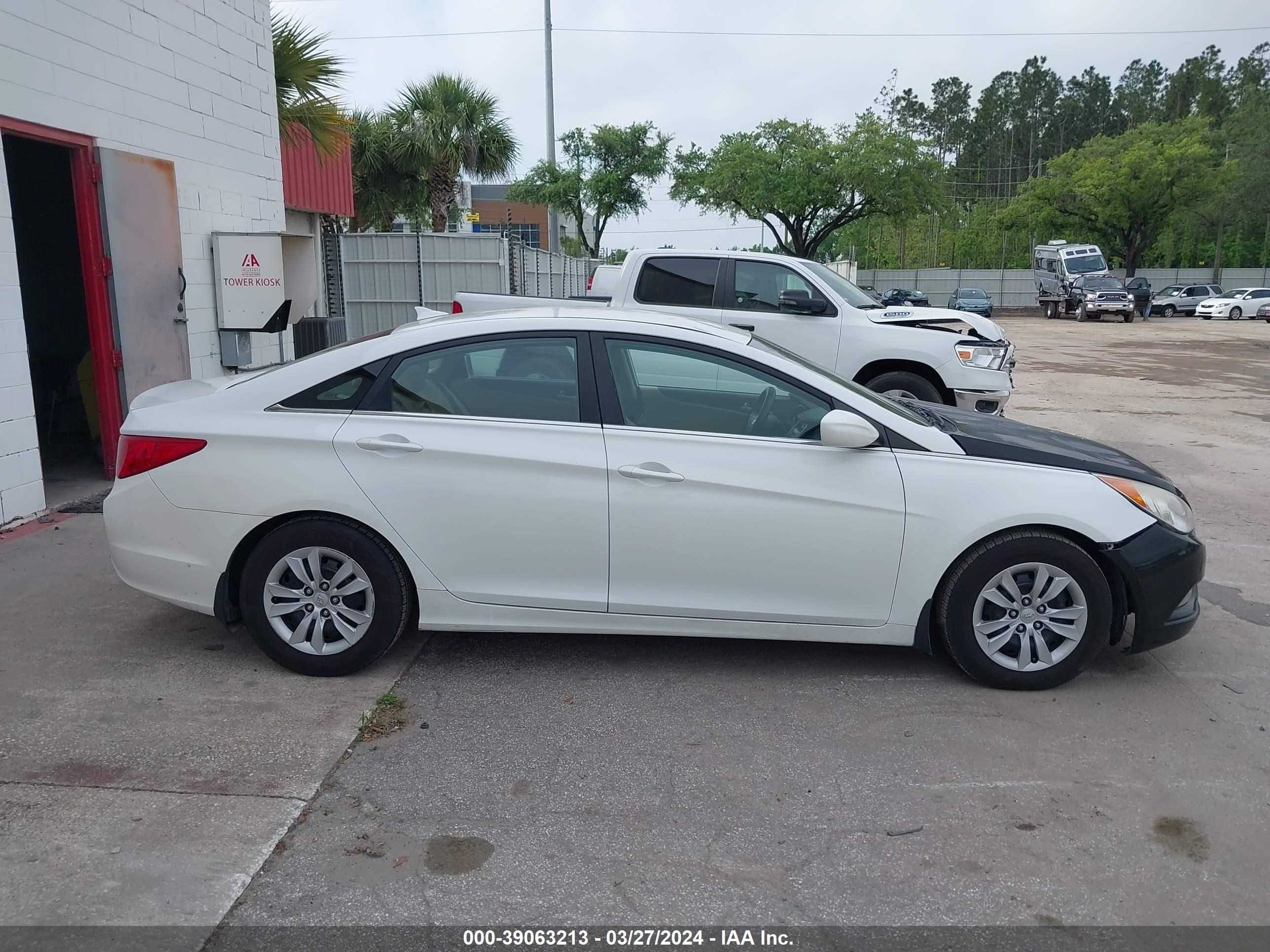 Photo 12 VIN: 5NPEB4AC9DH530735 - HYUNDAI SONATA 