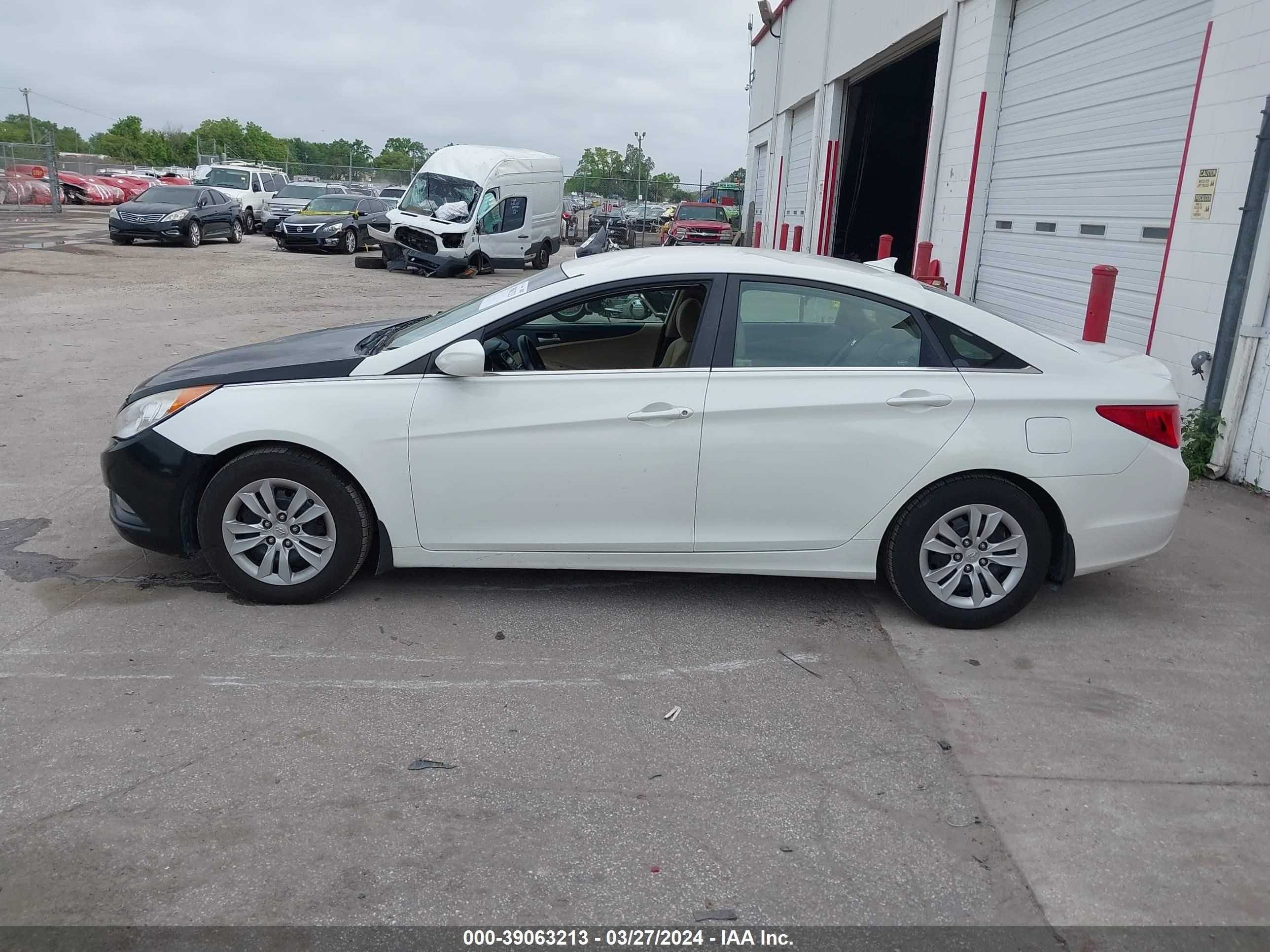 Photo 13 VIN: 5NPEB4AC9DH530735 - HYUNDAI SONATA 