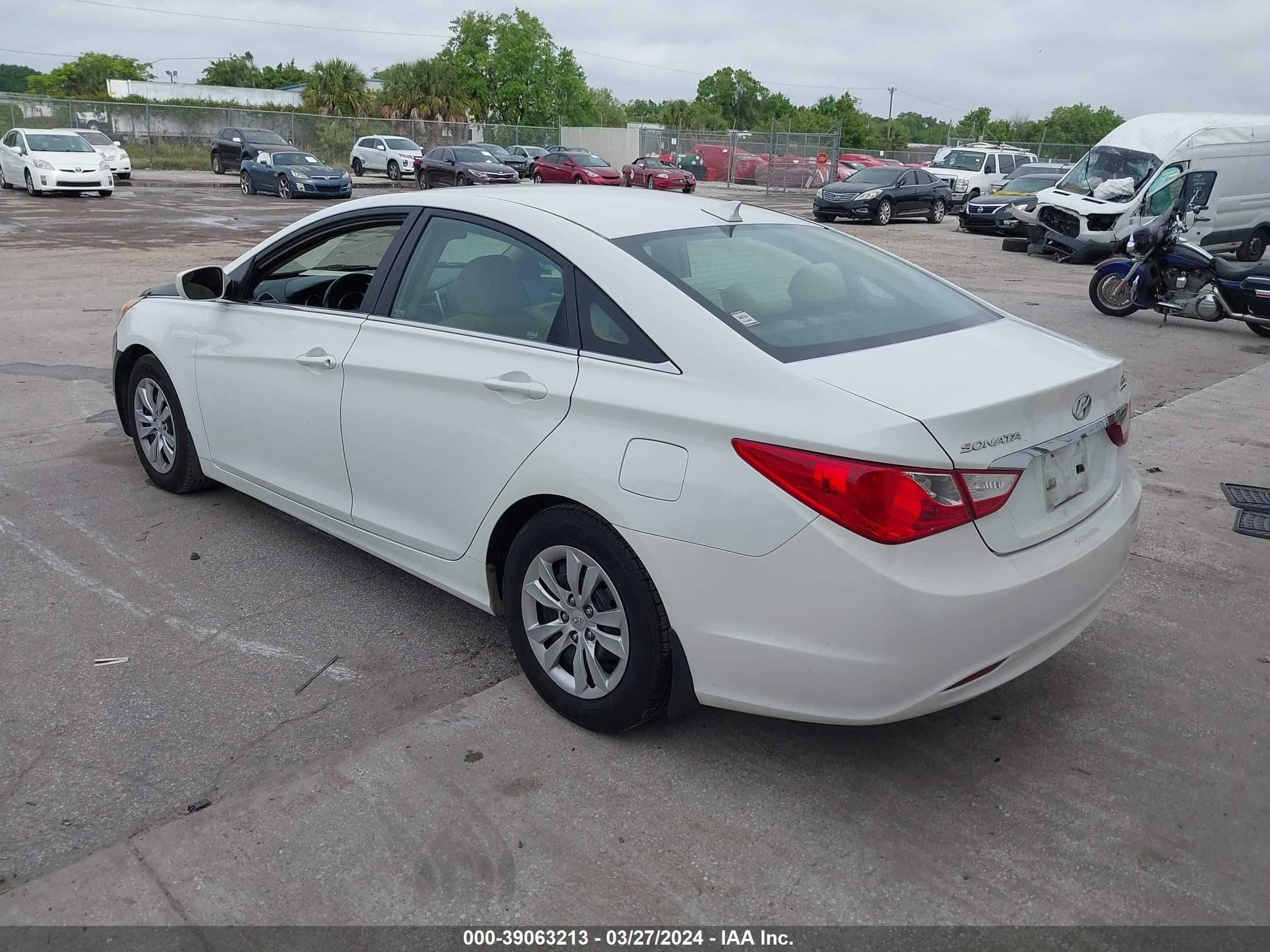 Photo 2 VIN: 5NPEB4AC9DH530735 - HYUNDAI SONATA 