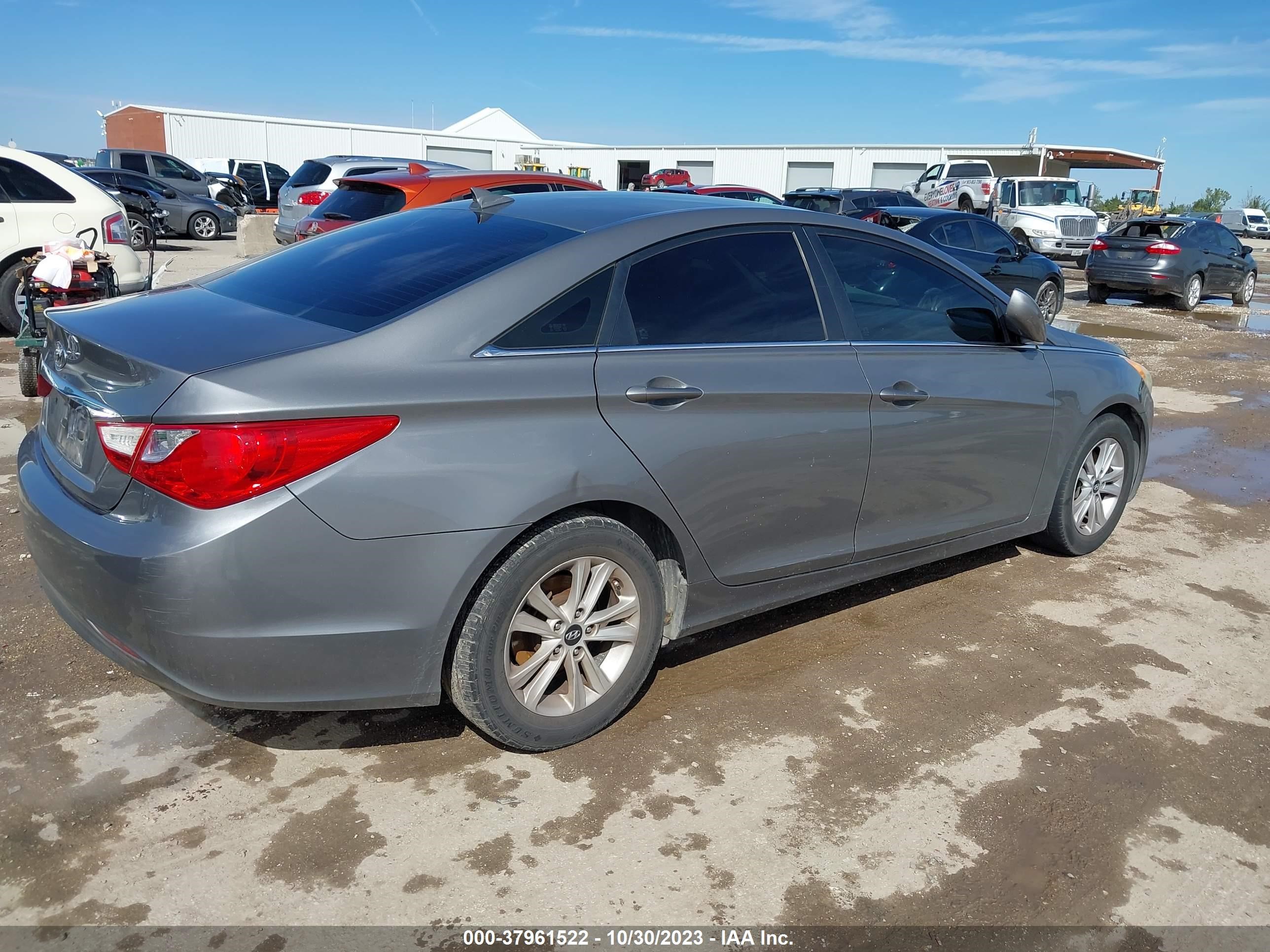 Photo 3 VIN: 5NPEB4AC9DH545252 - HYUNDAI SONATA 