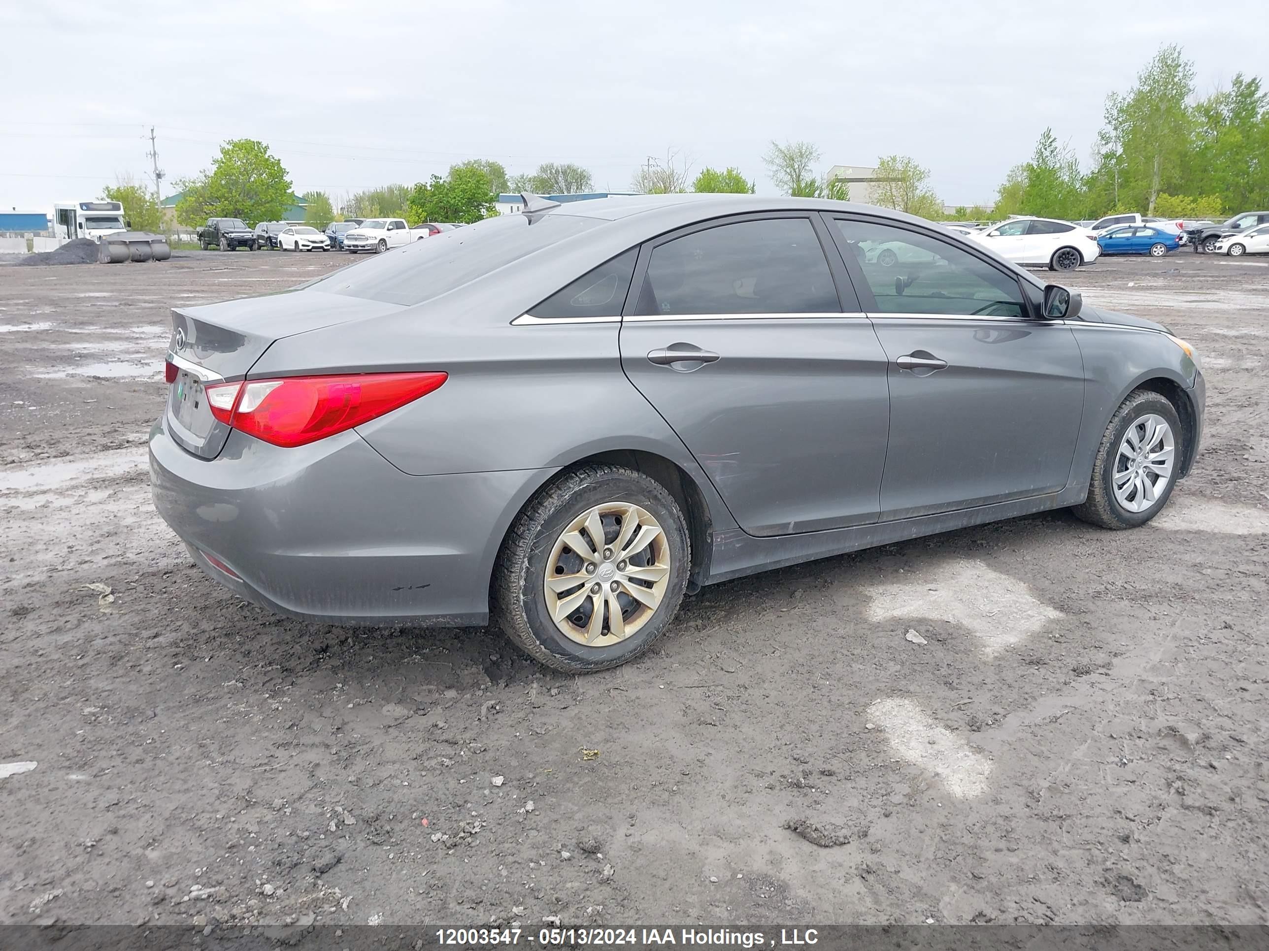 Photo 3 VIN: 5NPEB4AC9DH559023 - HYUNDAI SONATA 