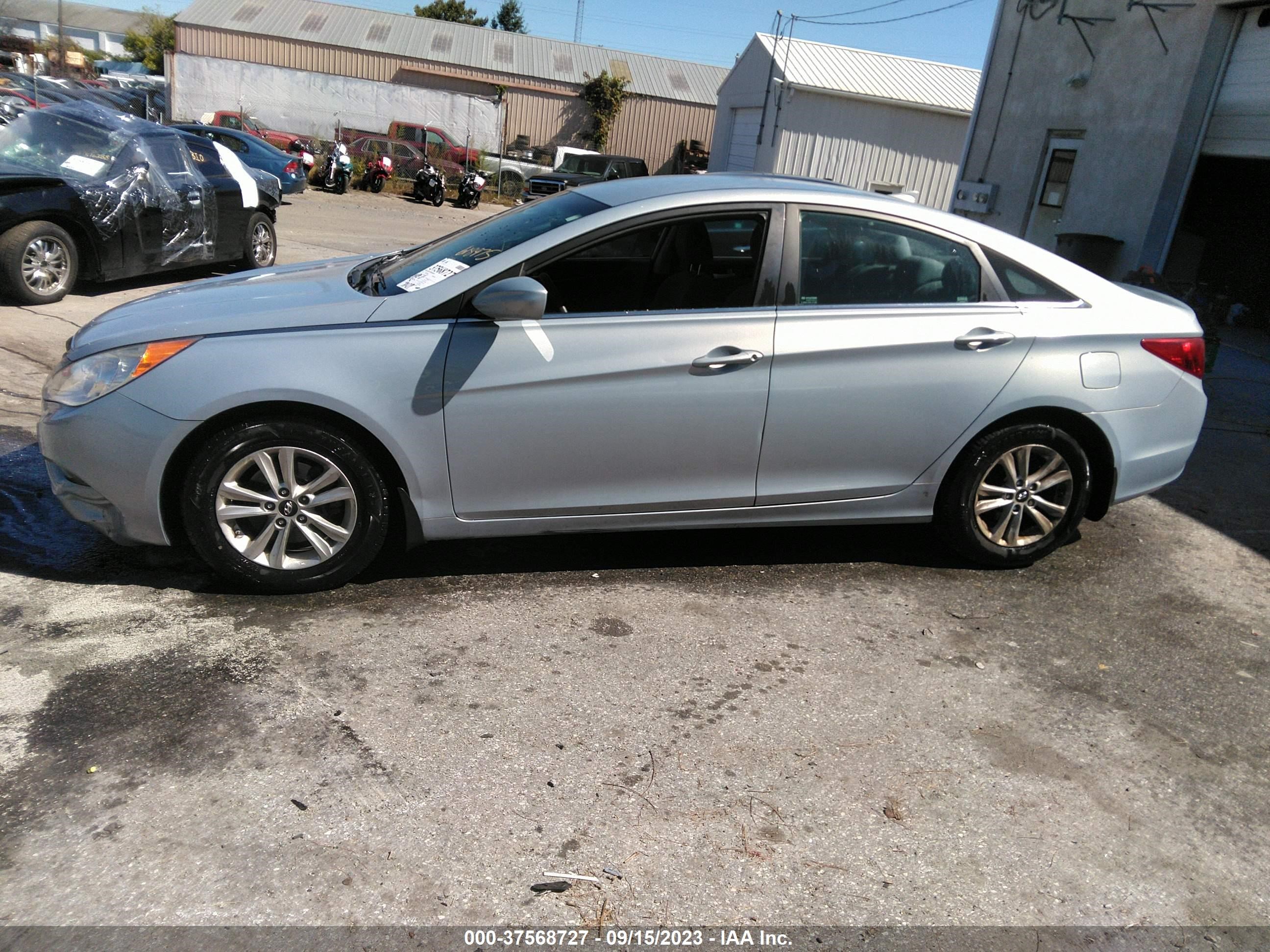 Photo 13 VIN: 5NPEB4AC9DH618975 - HYUNDAI SONATA 