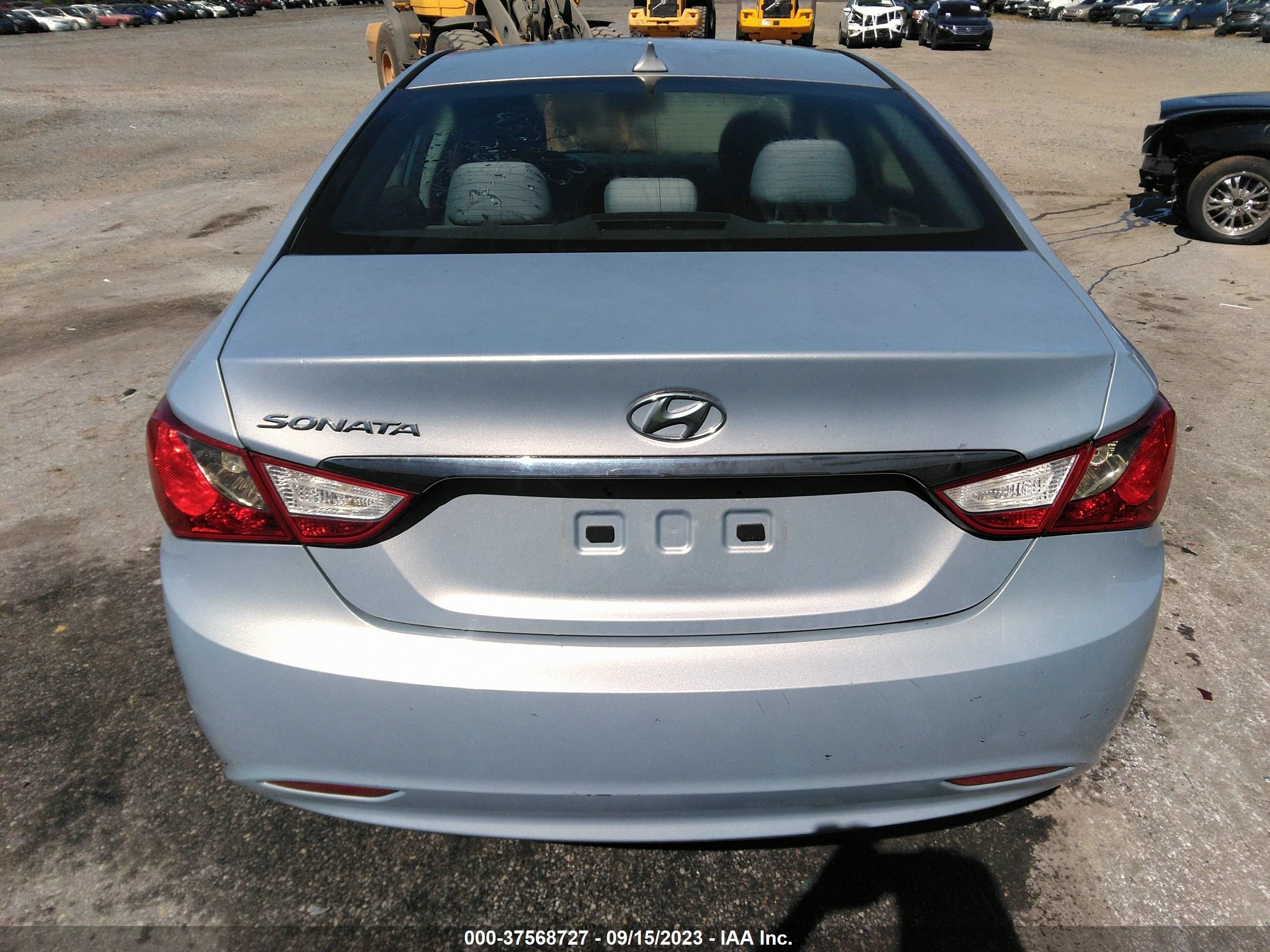 Photo 15 VIN: 5NPEB4AC9DH618975 - HYUNDAI SONATA 