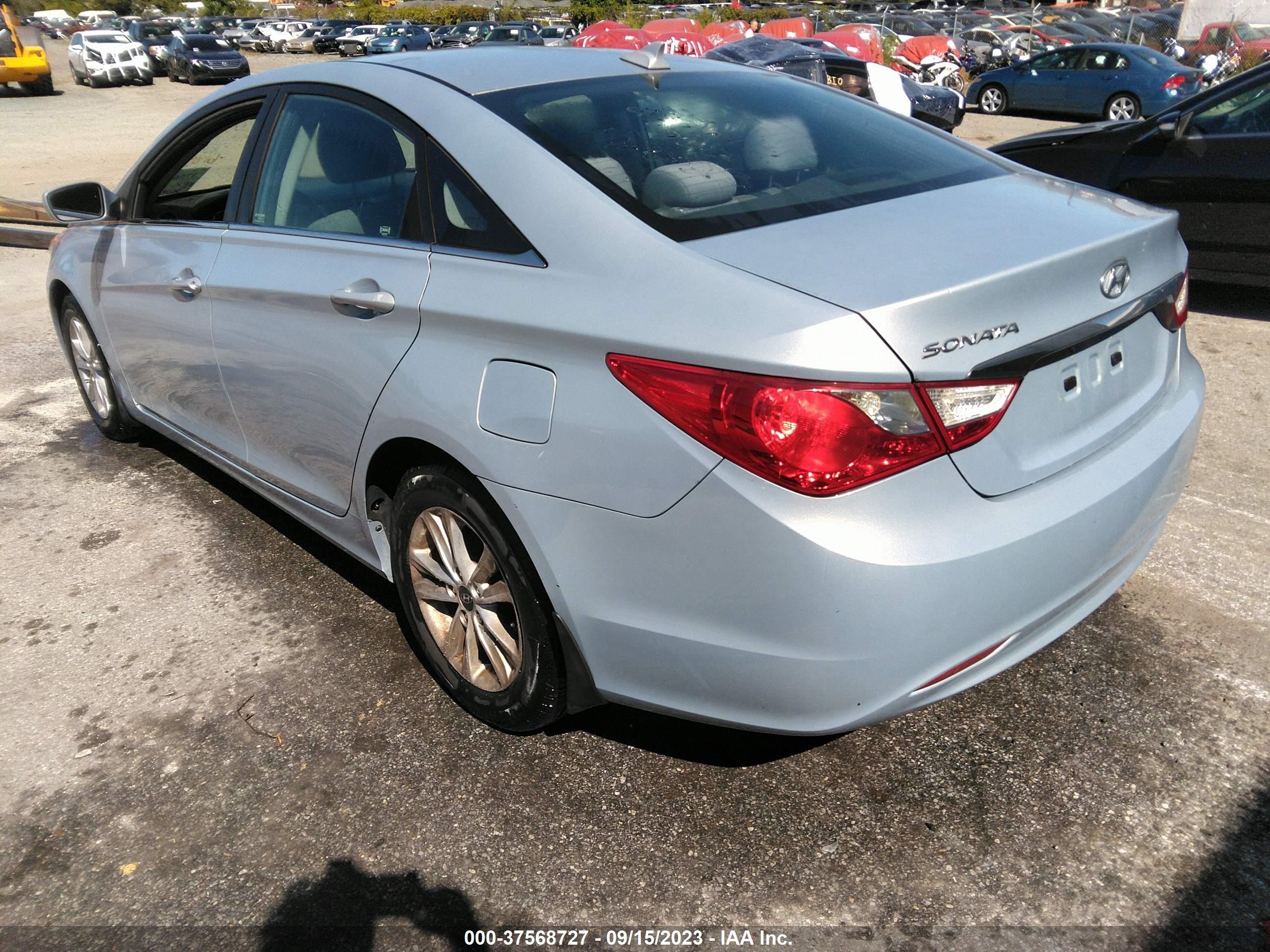 Photo 2 VIN: 5NPEB4AC9DH618975 - HYUNDAI SONATA 