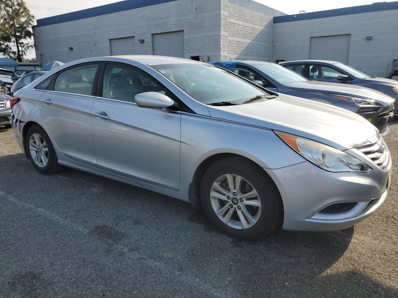 Photo 3 VIN: 5NPEB4AC9DH620144 - HYUNDAI SONATA 