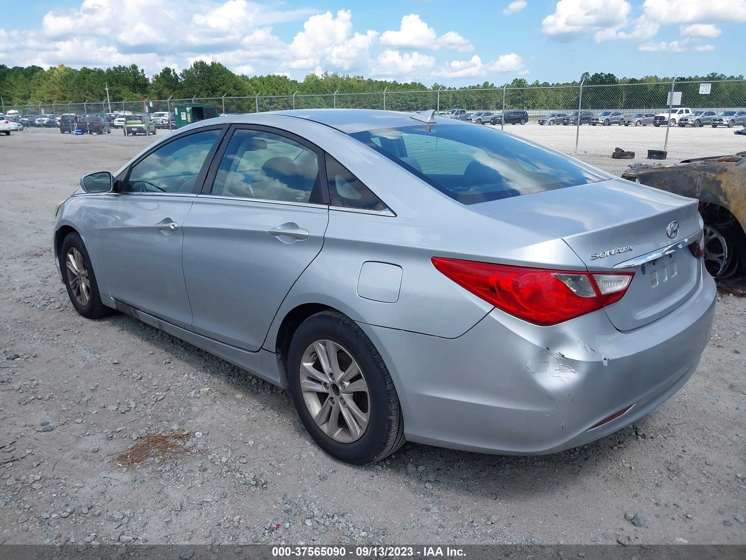 Photo 2 VIN: 5NPEB4AC9DH684135 - HYUNDAI SONATA 